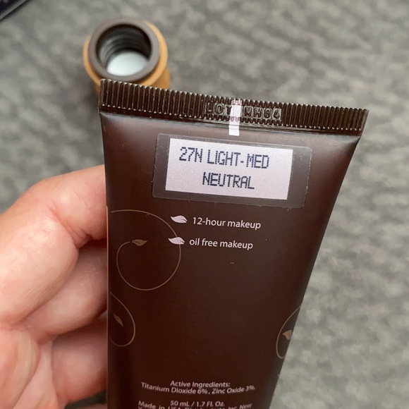 NIB Tarte Amazonian Clay Foundation - Picture 4 of 5